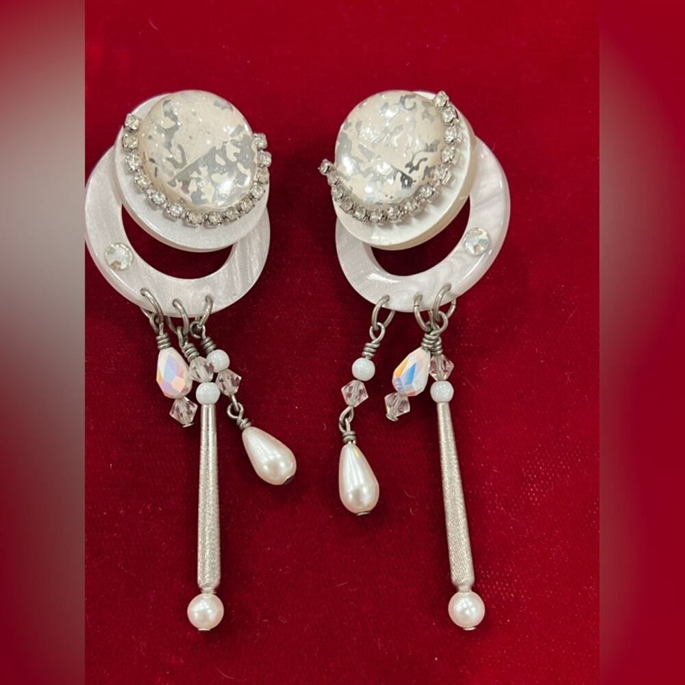 Vintage earrings white